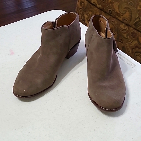 Vionic women's brown suede ankle boots size 9 - Picture 1 of 11